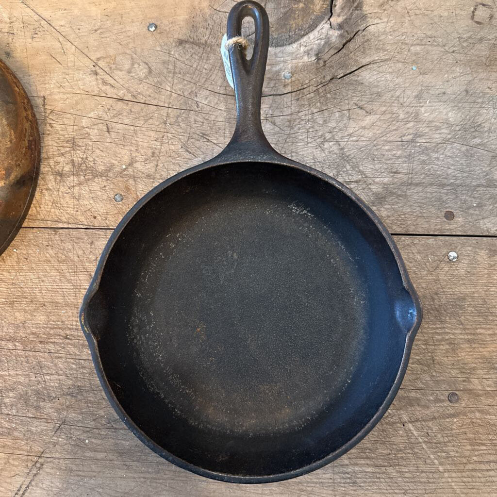 LODGE NO. 8 CAST IRON SKILLET