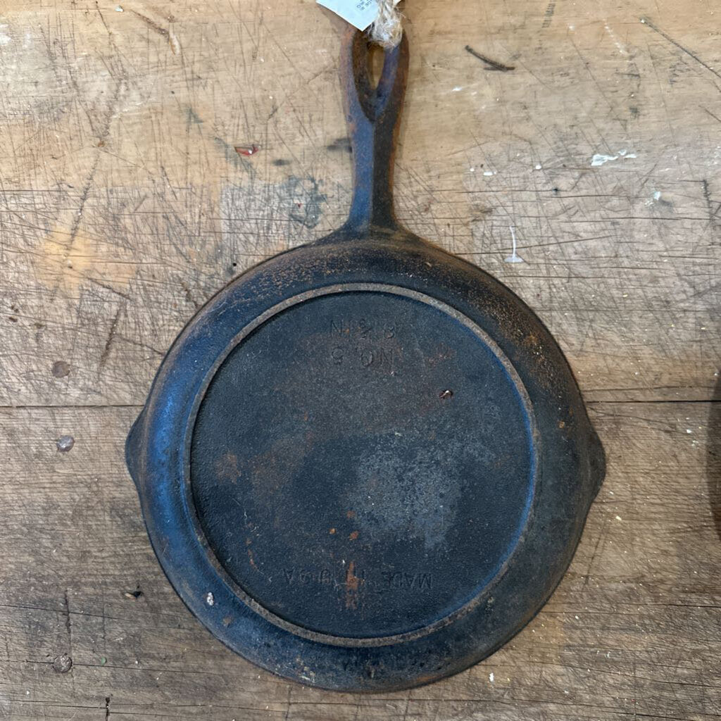 NO.5 MADE IN USA CAST IRON SKILLET