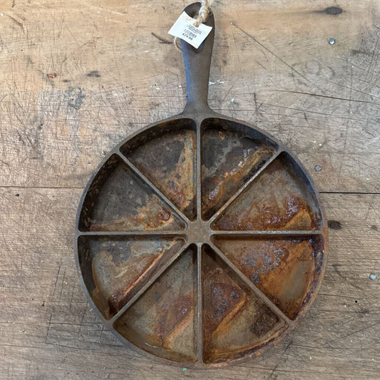 CAST IRON CORNBREAD SKILLET