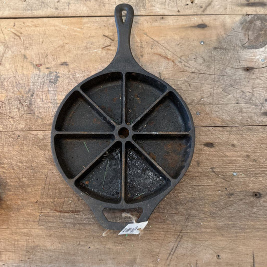 LODGE CAST IRON CORNBREAD SKILLET