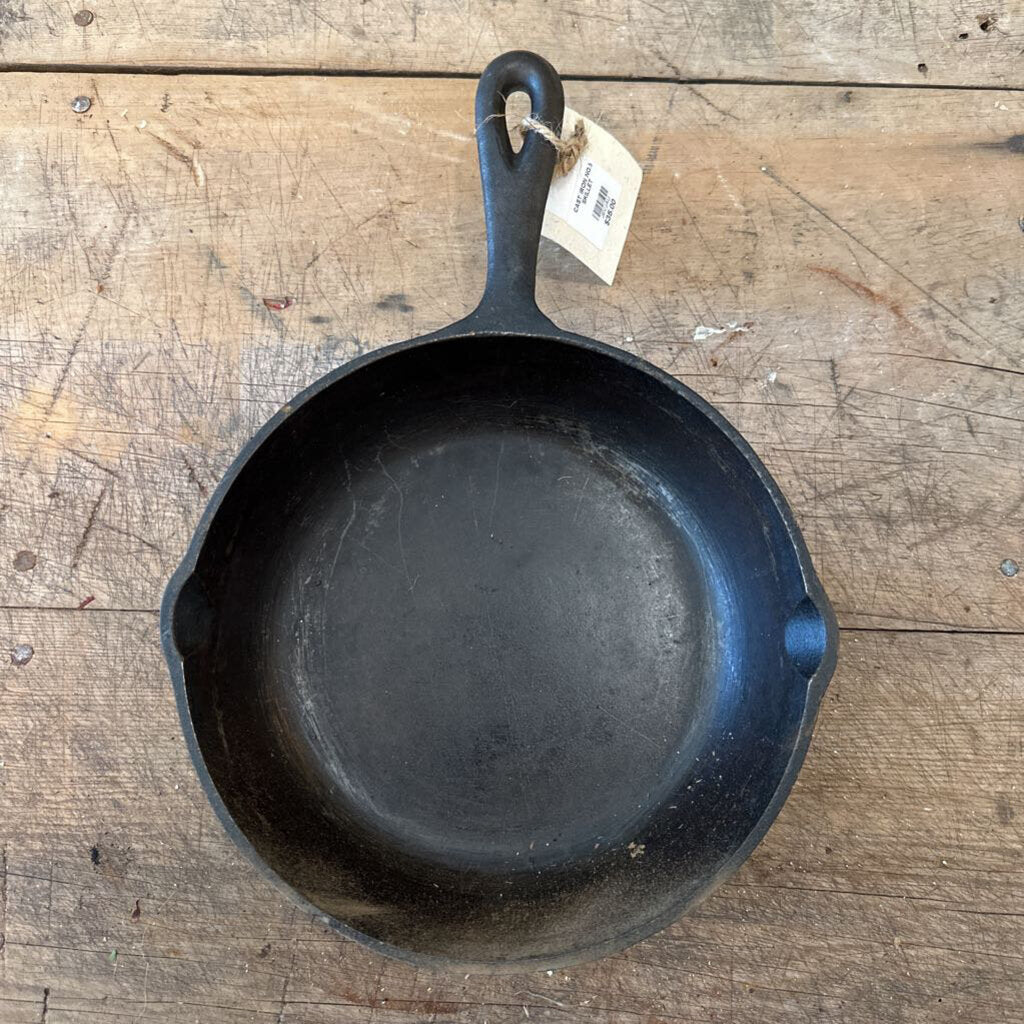 CAST IRON NO.5 SKILLET