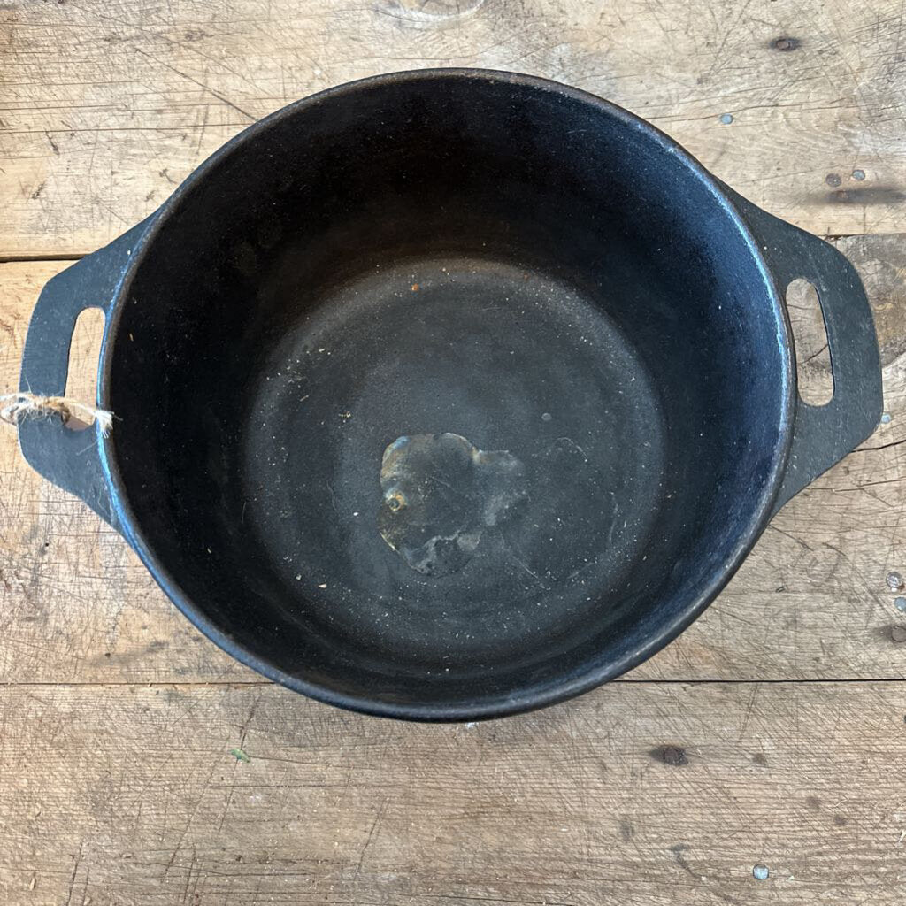 CAST IRON DUTCH OVEN