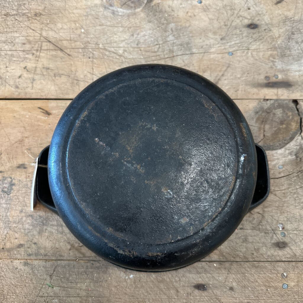 CAST IRON DUTCH OVEN