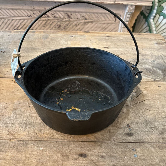 CAST IRON DUTCH OVEN