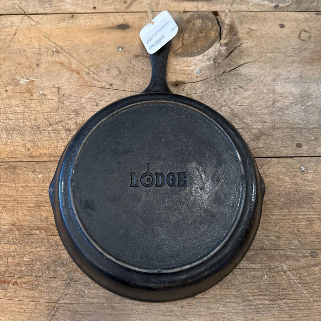 LODGE CAST IRON SKILLET