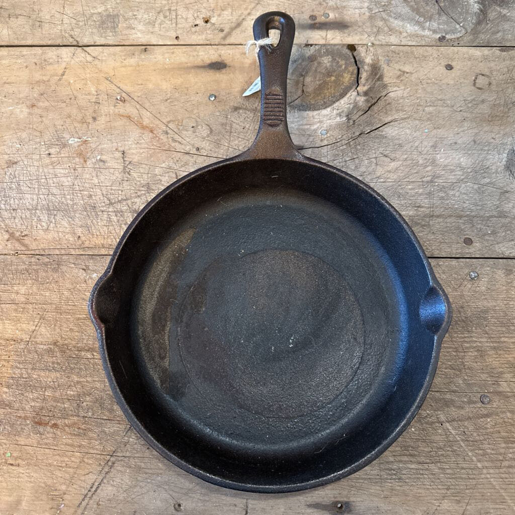 BENJAMIN & EDWIN CAST IRON SKILLET