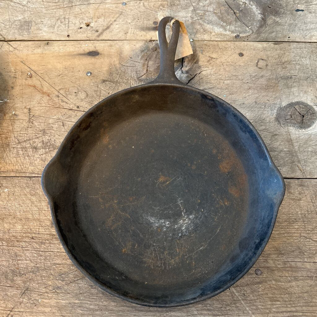 UNMARKED WAGNER WARE SKILLET