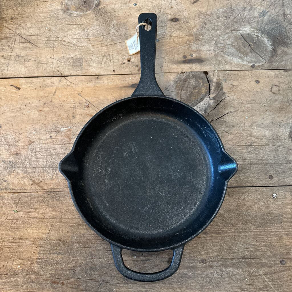 CAST IRON SKILLET WITH TWO HANDLES