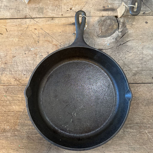 LODGE CAST IRON SKILLET