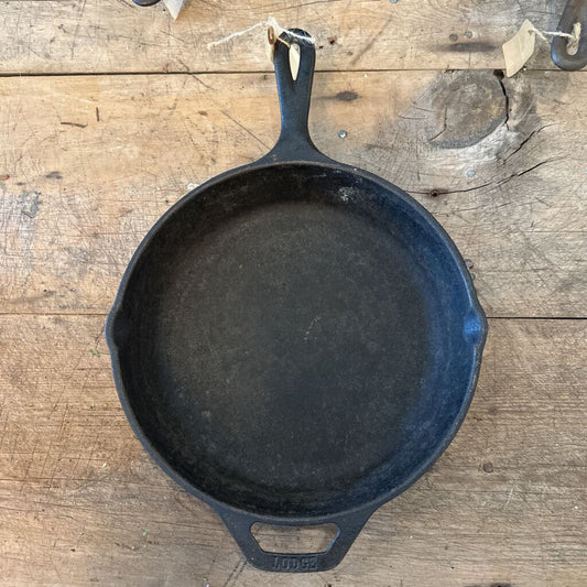 LODGE CAST IRON SKILLET WITH TWO HANDLES