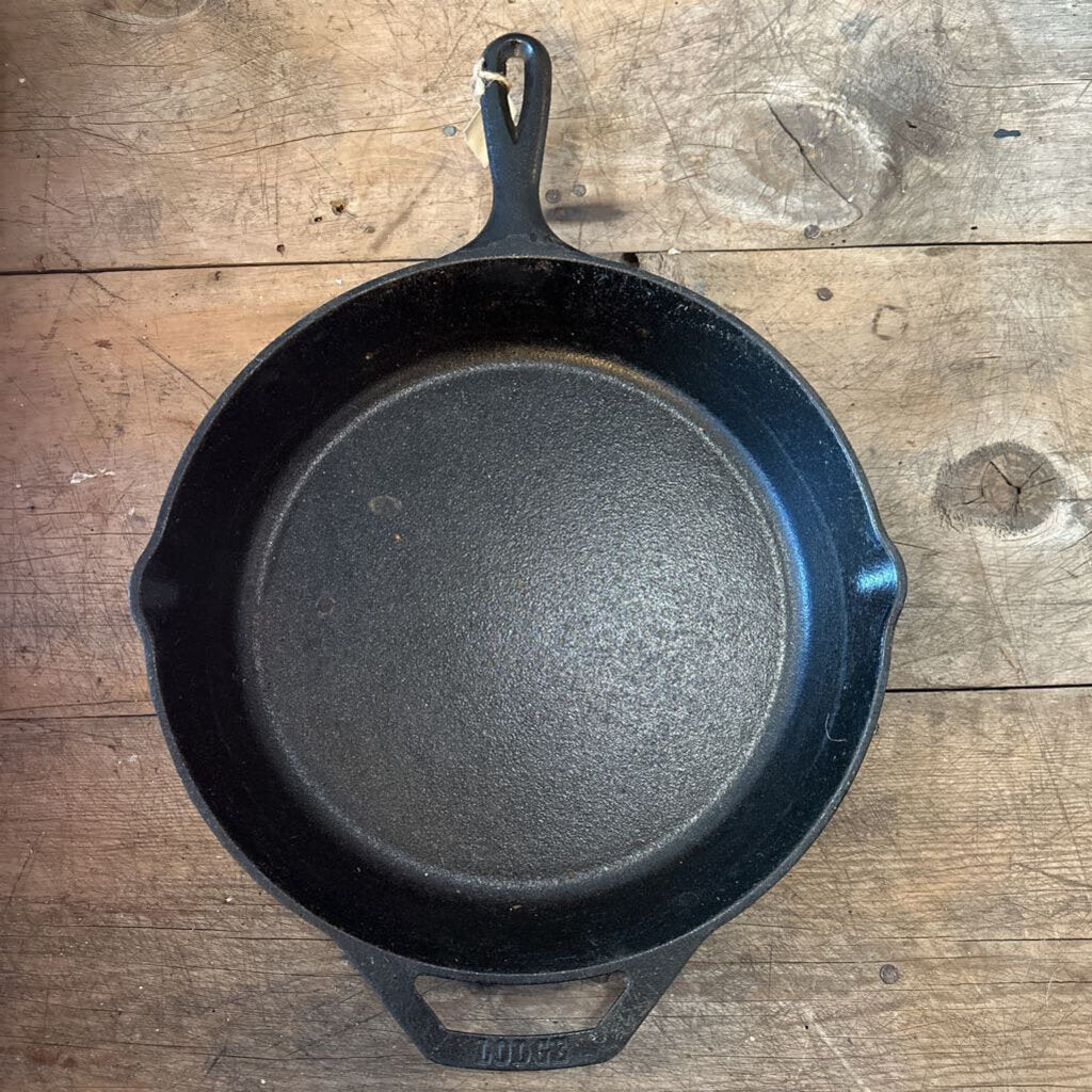 LODGE CAST IRON SKILLET WITH TWO HANDLES