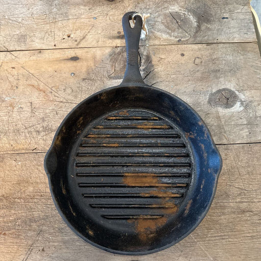 CAST IRON GRIDDLE SKILLET