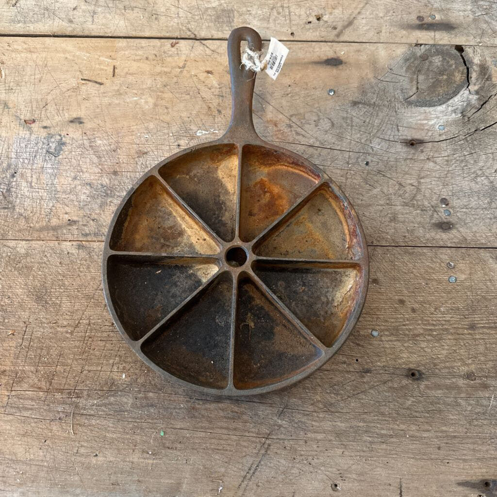 LODGE CORNBREAD SKILLET