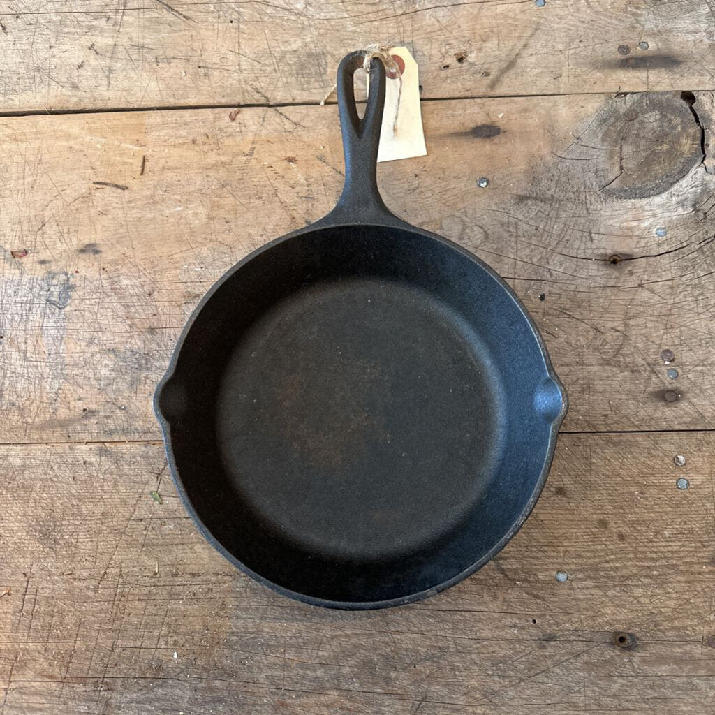 LODGE CAST IRON SKILLET