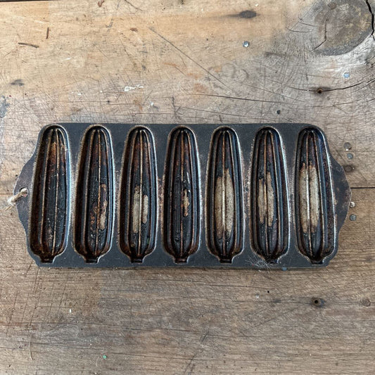 WEAREVER CAST IRON CORNBREAD PAN