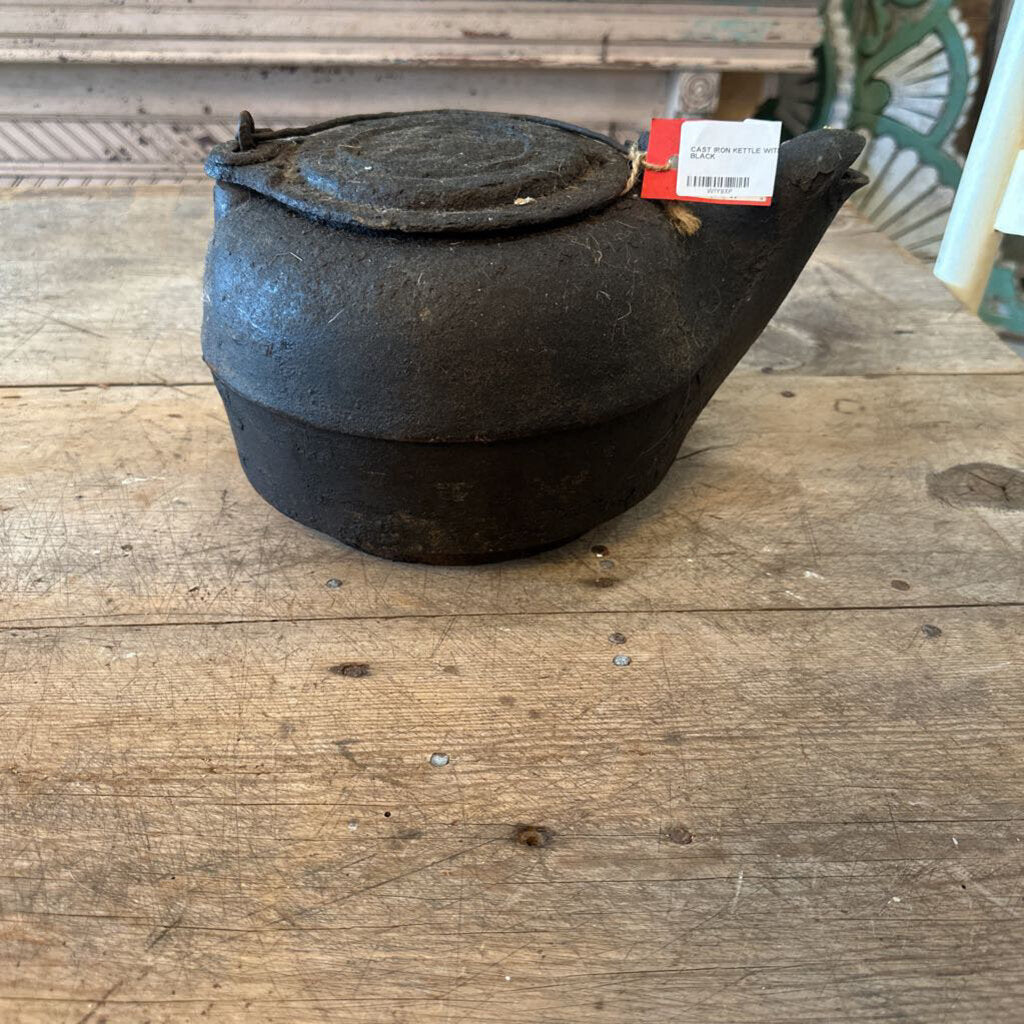 CAST IRON KETTLE WITH LID