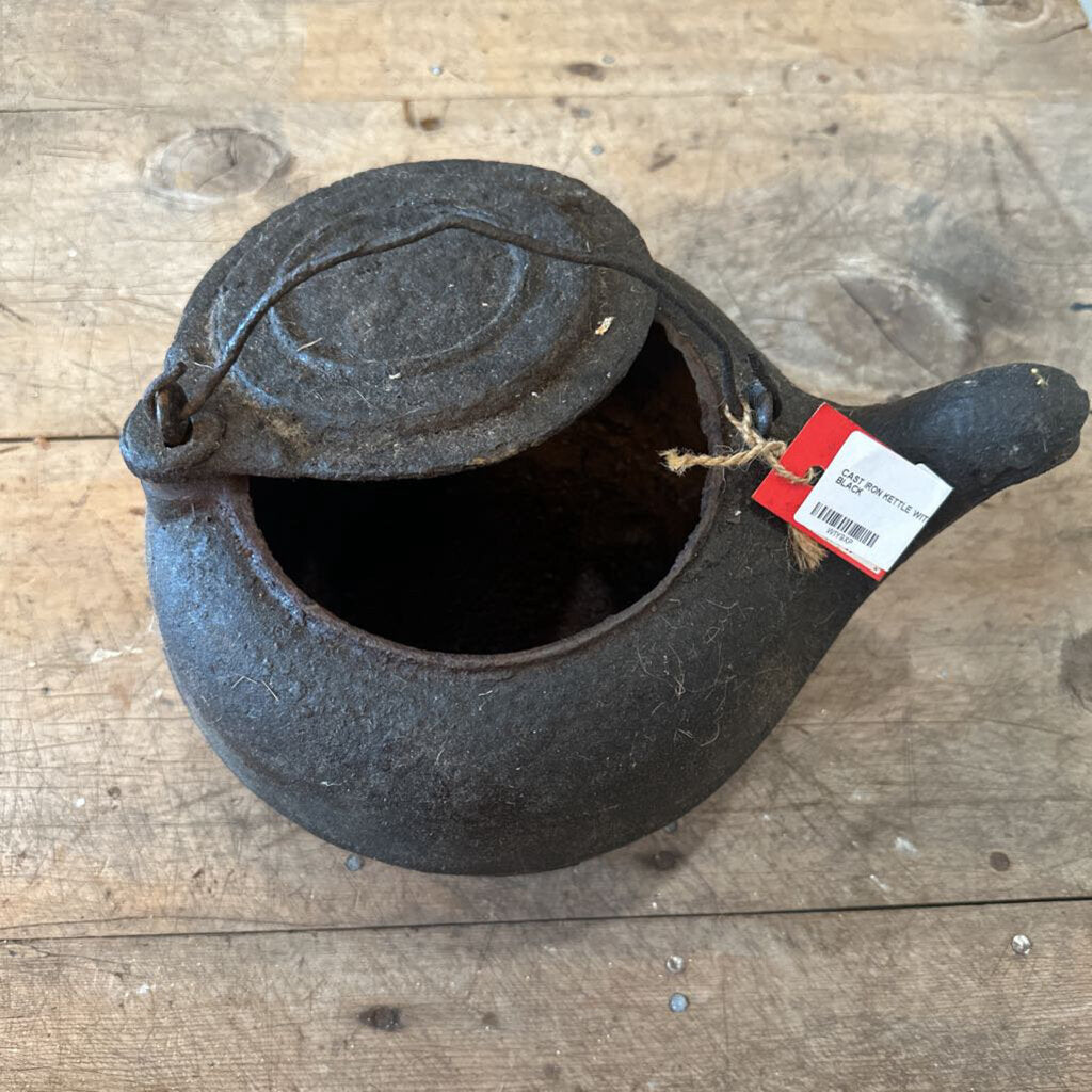 CAST IRON KETTLE WITH LID