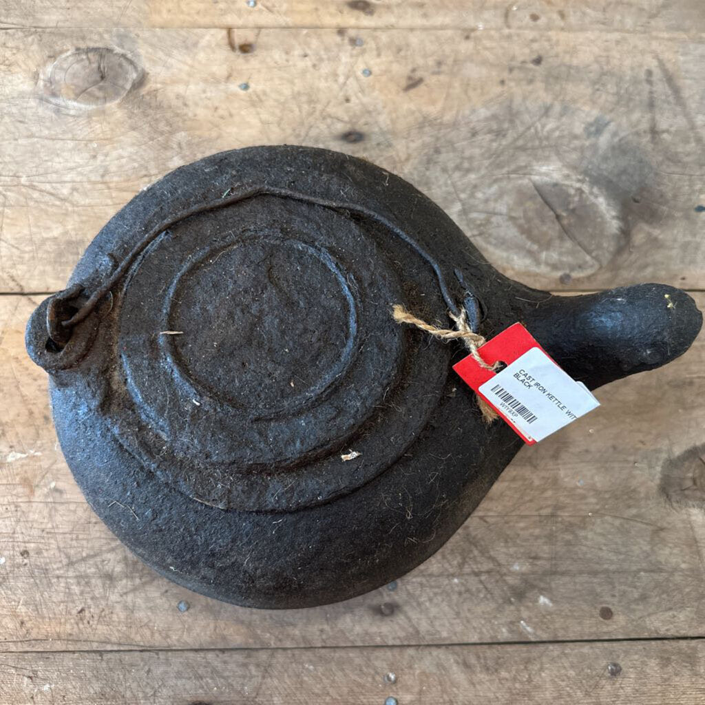 CAST IRON KETTLE WITH LID