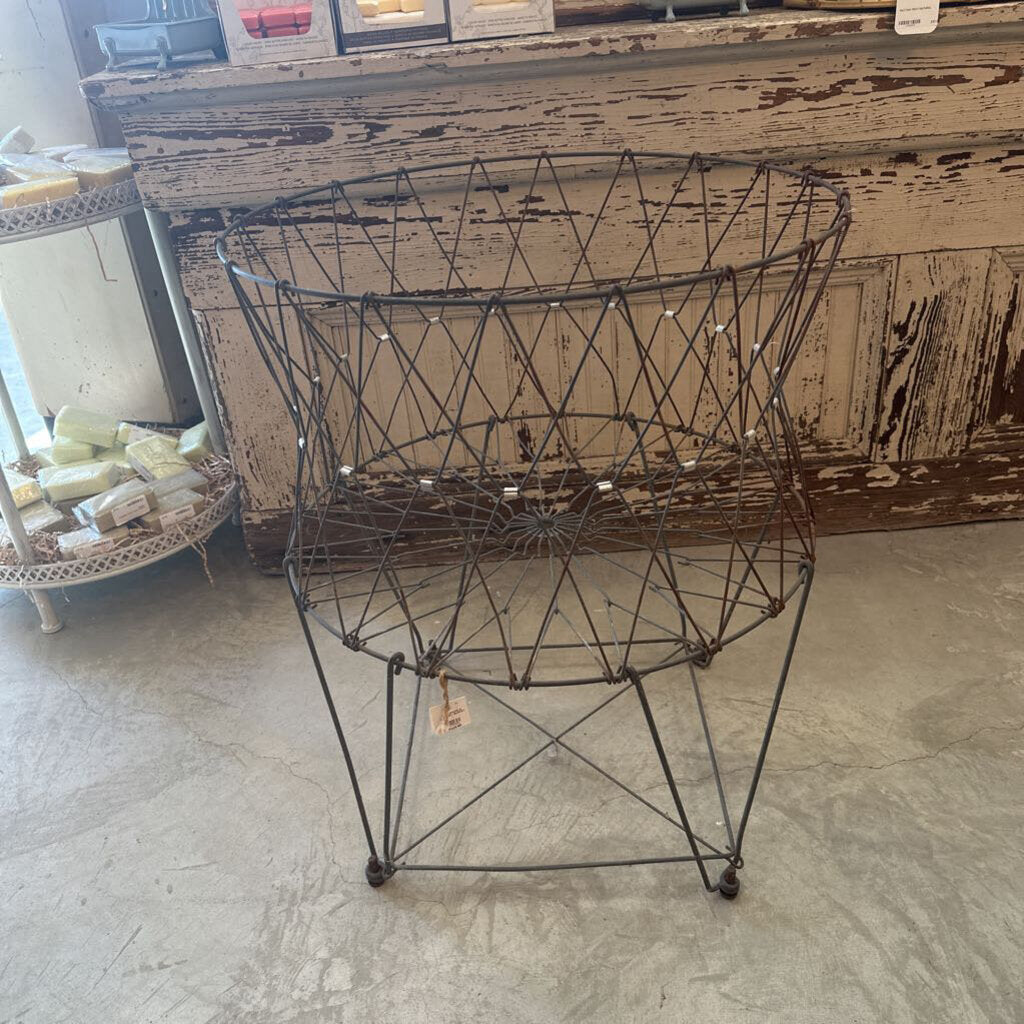 COLLAPSIBLE WIRE LAUNDRY BASKET