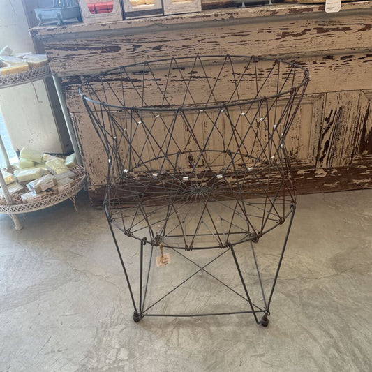 COLLAPSIBLE WIRE LAUNDRY BASKET