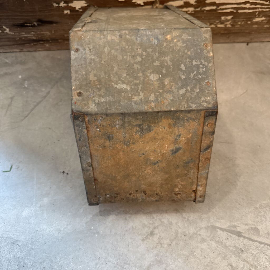 METAL PURINA RABBIT FEEDER