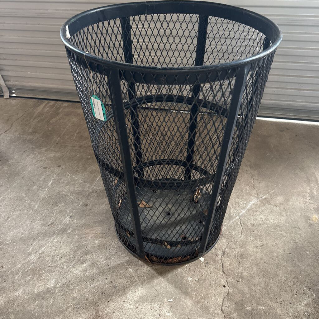 WIRE PARK TRASH CAN
