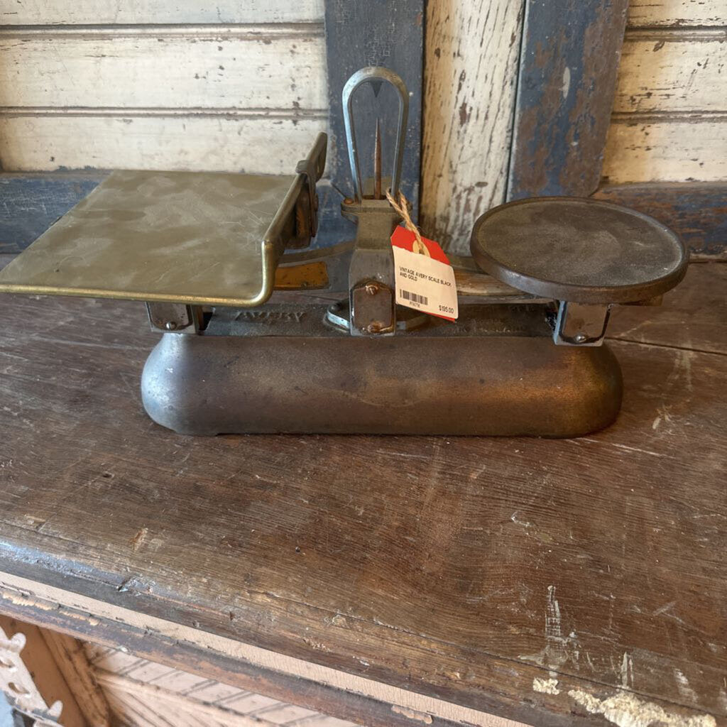 VINTAGE AVERY SCALE