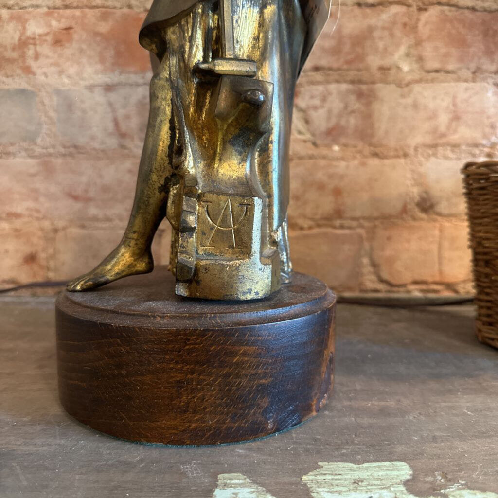 BRONZE STATUE OF A WOMAN