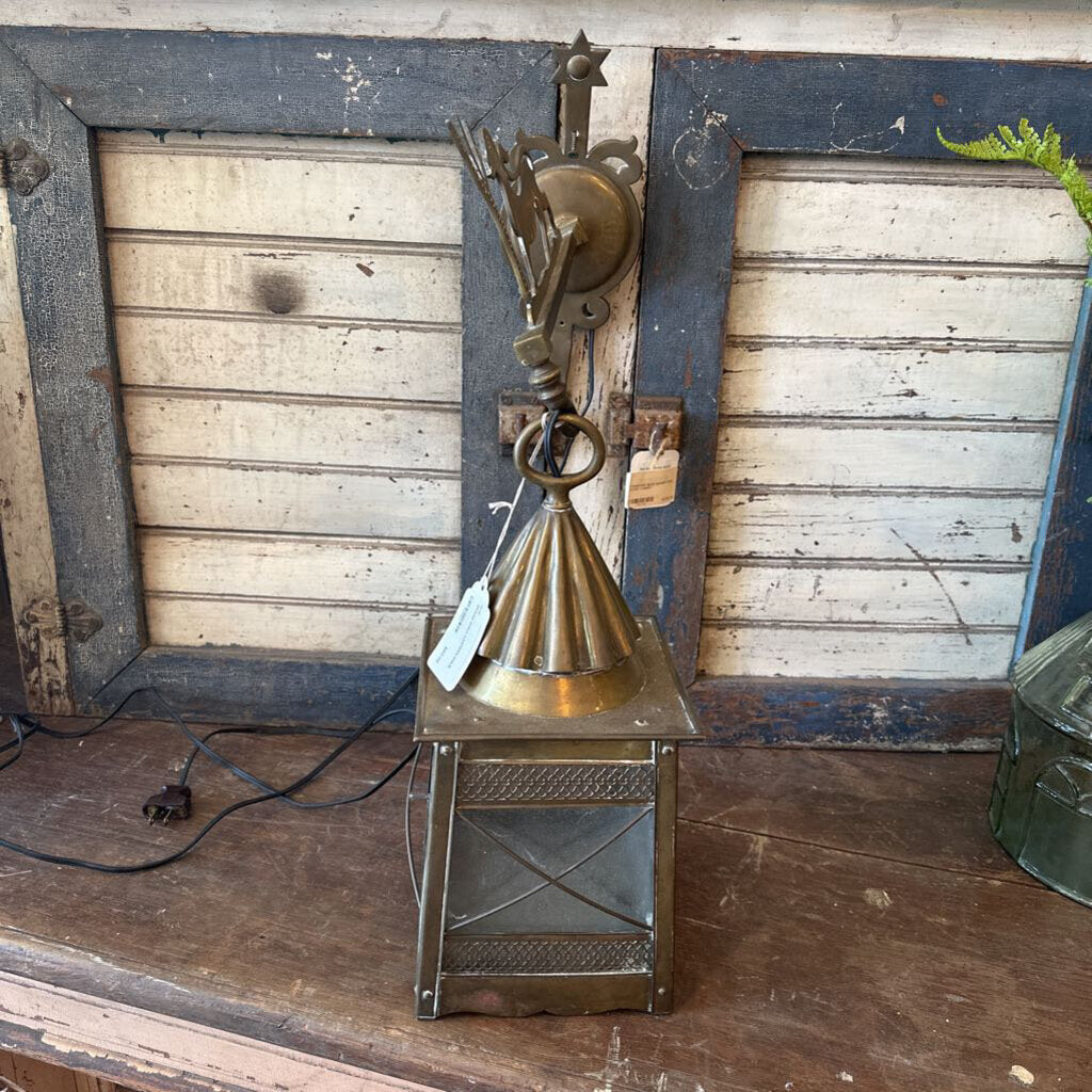 BRASS WALL LANTERN