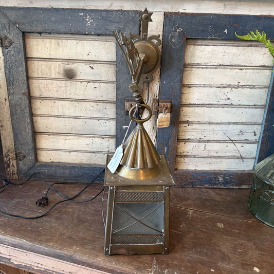 BRASS WALL LANTERN