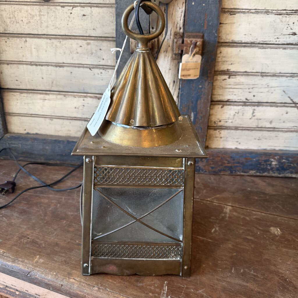 BRASS WALL LANTERN