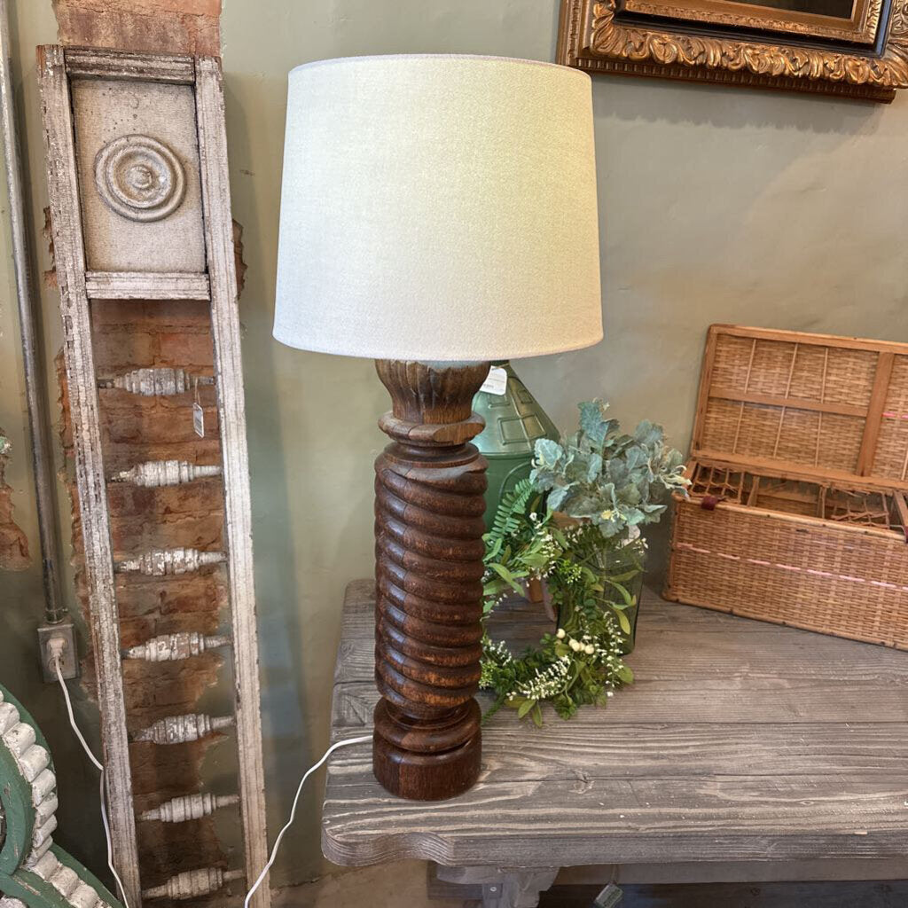 BARLEY TWIST PIANO LEG LAMP