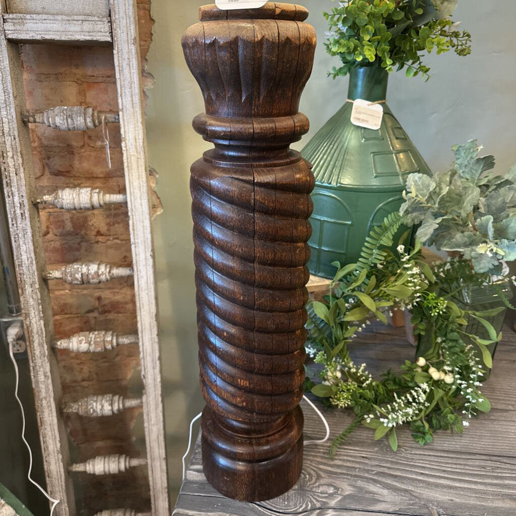 BARLEY TWIST PIANO LEG LAMP