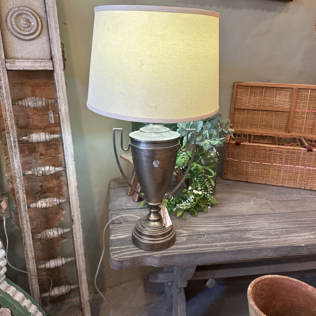 TROPHY LAMP