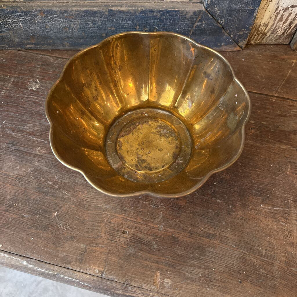 BRASS SCALLOPED BOWL