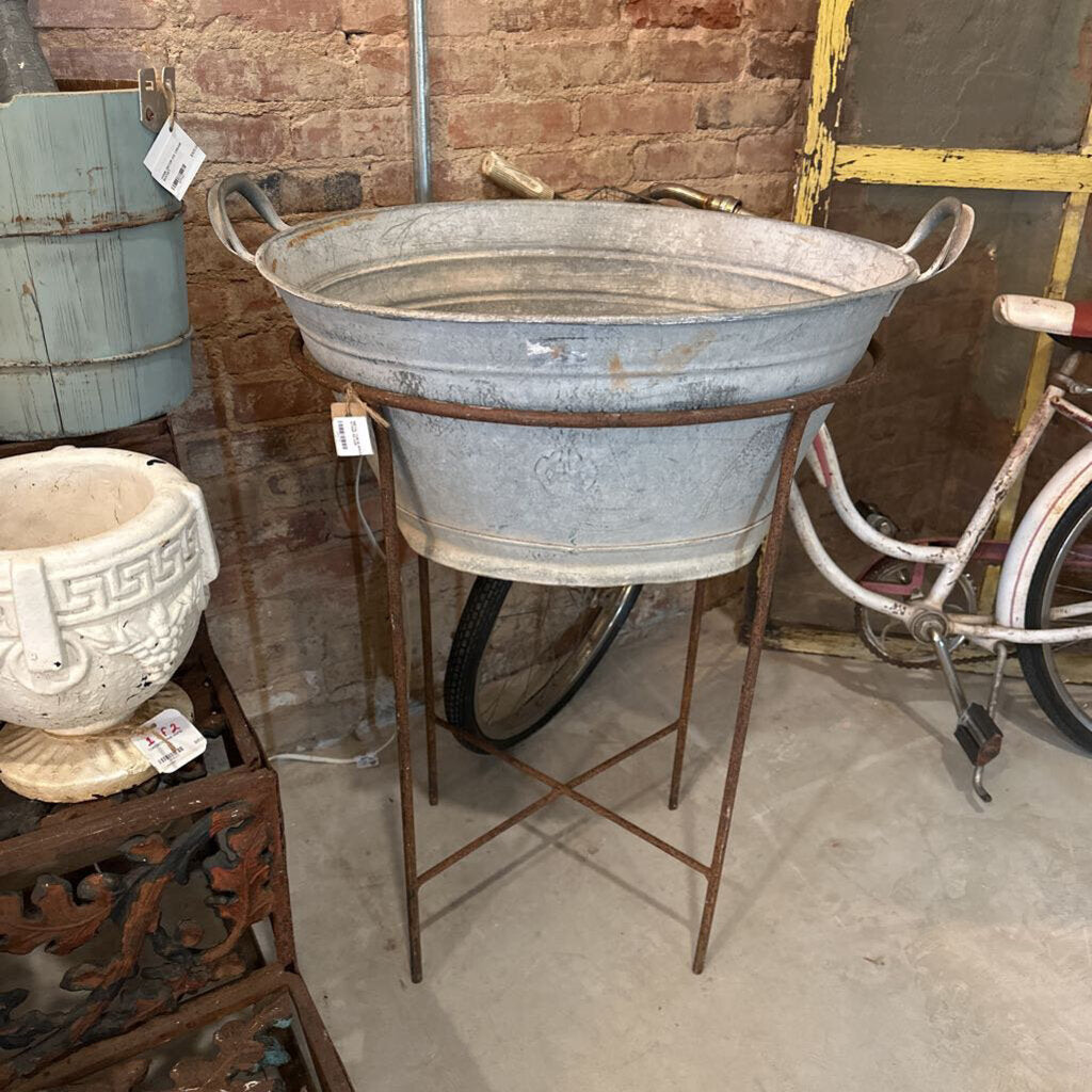 METAL TUB IN WROUGHT IRON STAND