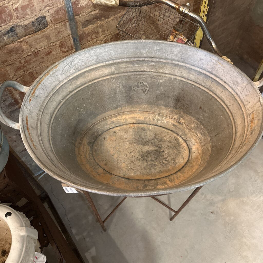 METAL TUB IN WROUGHT IRON STAND