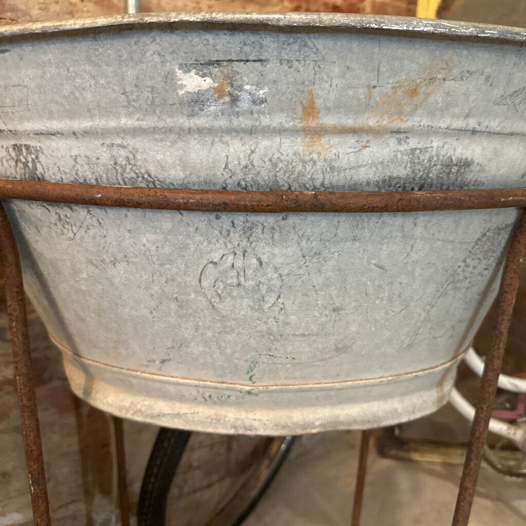 METAL TUB IN WROUGHT IRON STAND