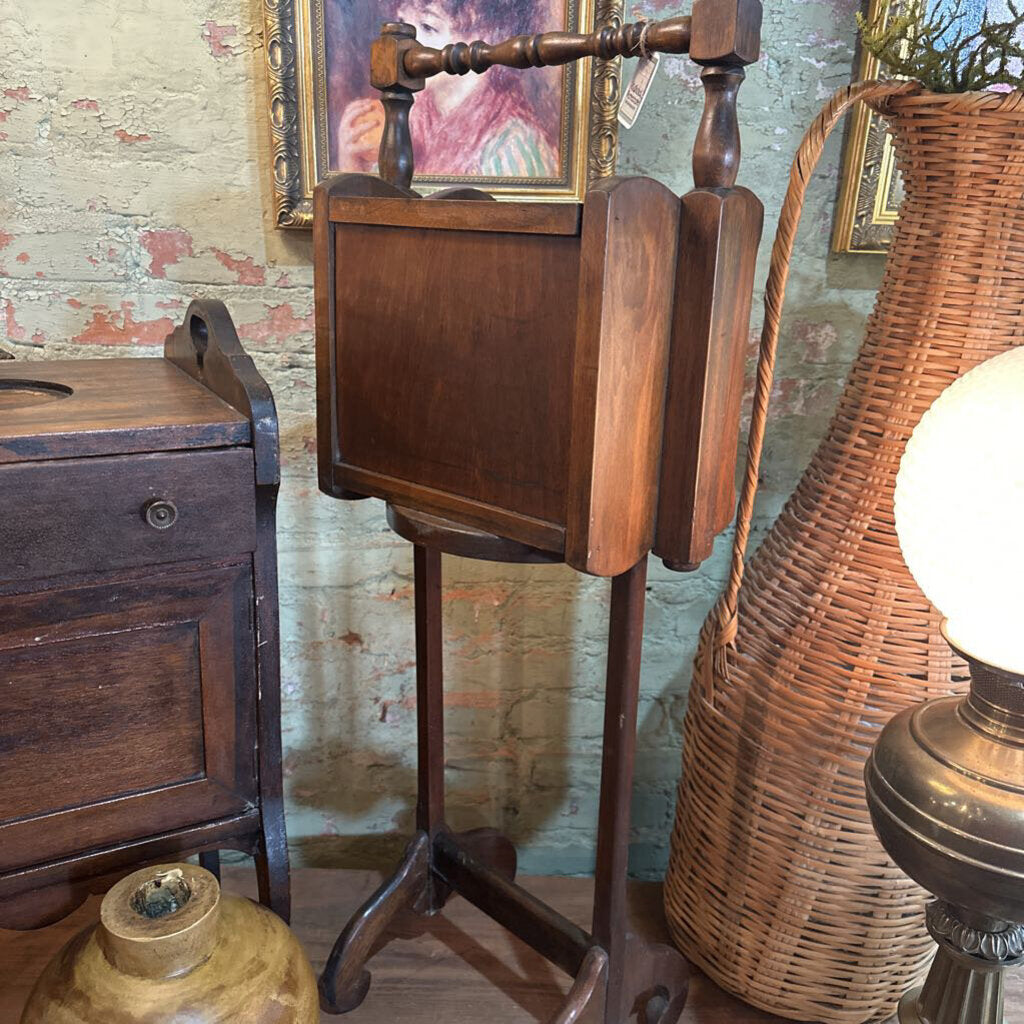 SMOKING STAND/CIGAR BOX