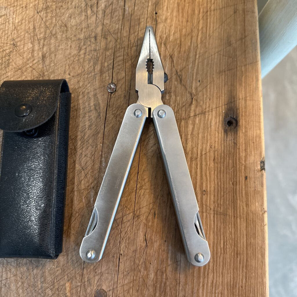 MULTI TOOL IN CASE