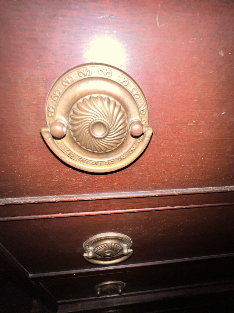 DRESSER
