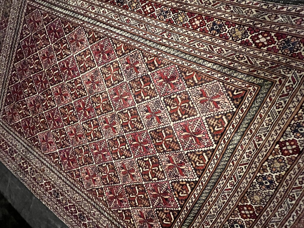 AREA RUG