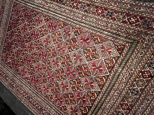AREA RUG