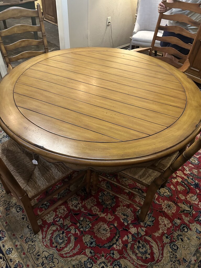 ROUND OAK TABLE