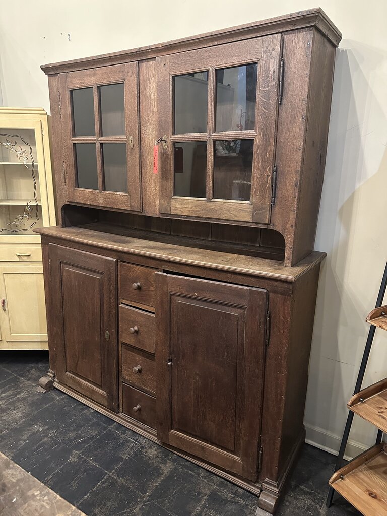18TH CENTURY CUPBOARD