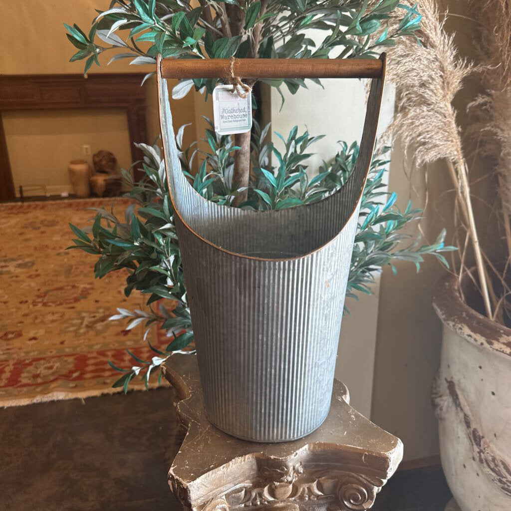 METAL BUCKET WITH FIXED HANDLE