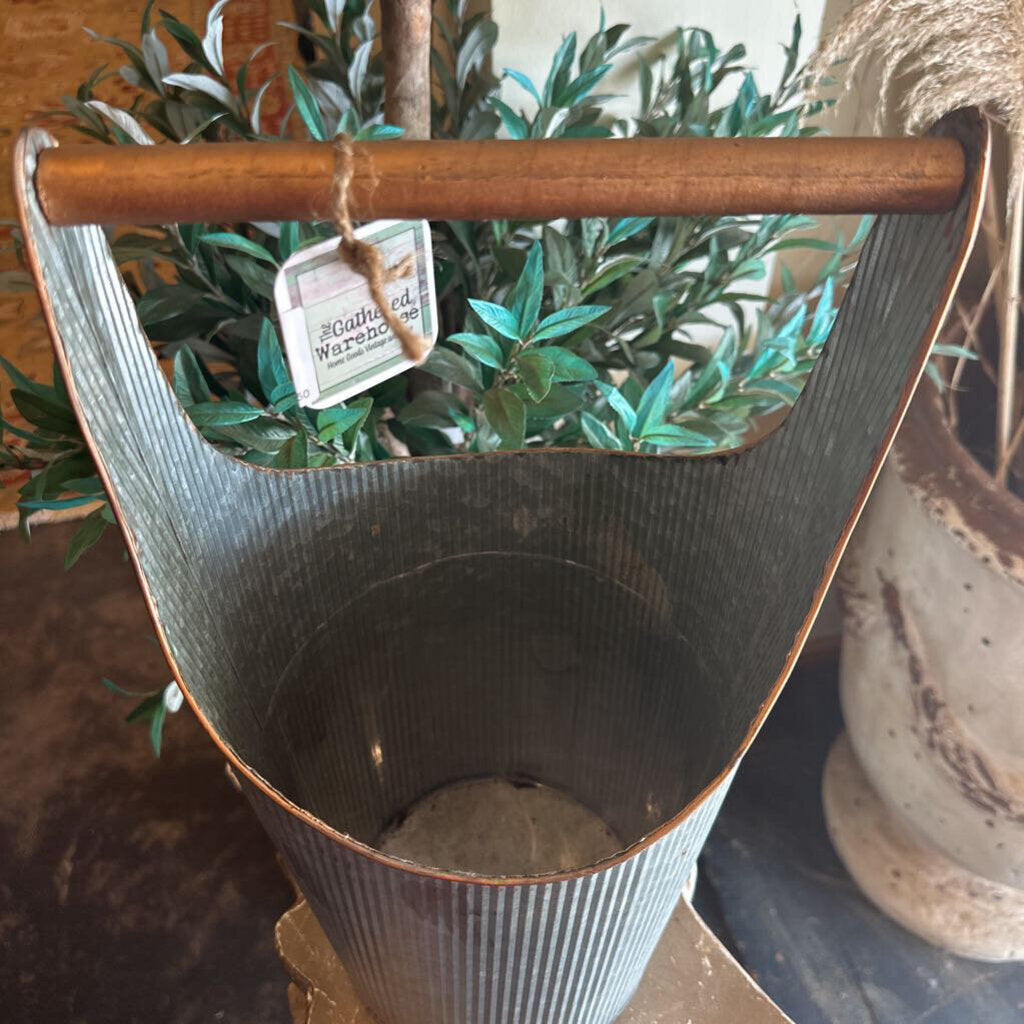 METAL BUCKET WITH FIXED HANDLE