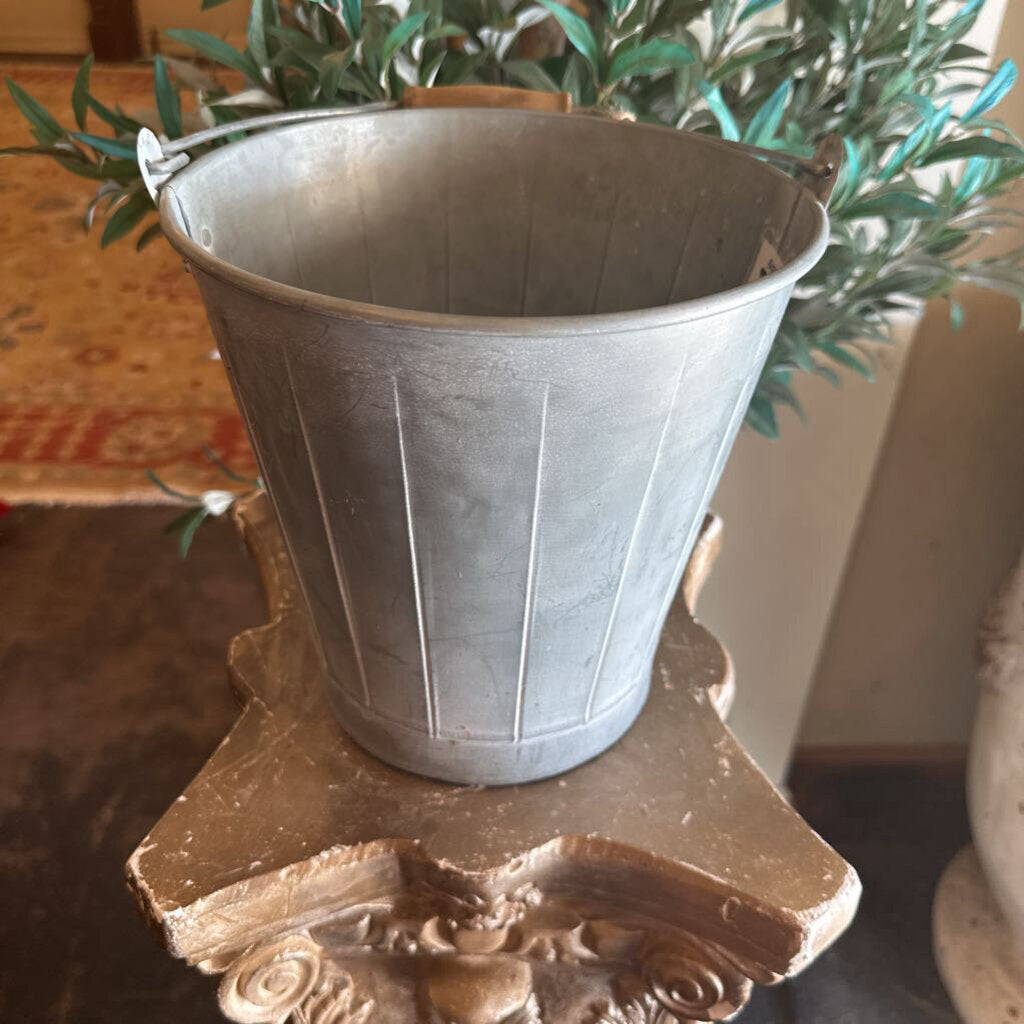 GALVANIZED BUCKET