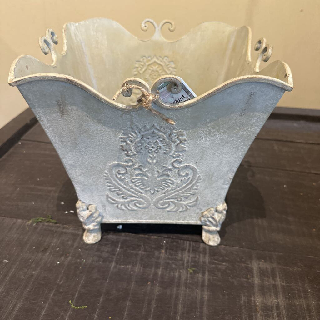 DECORATIVE METAL CONTAINER