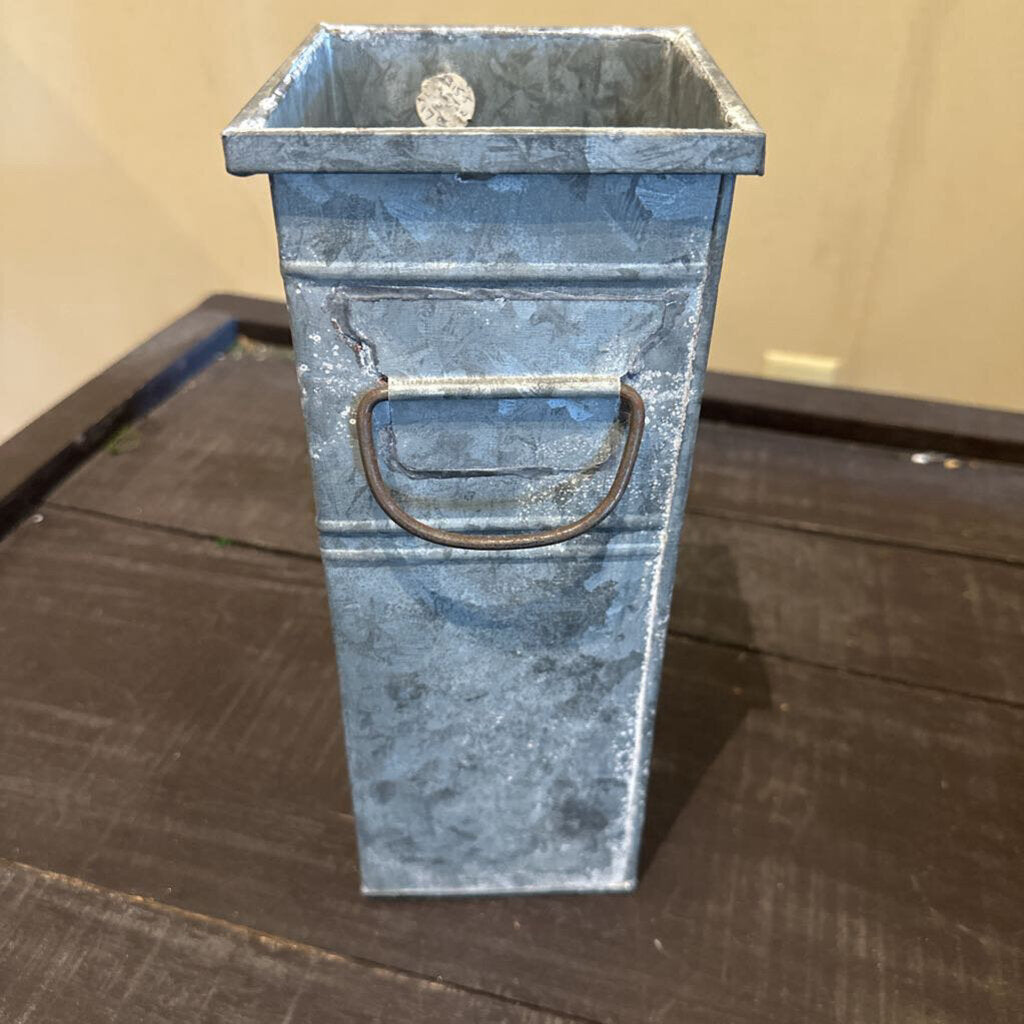 SQUARE METAL CONTAINER